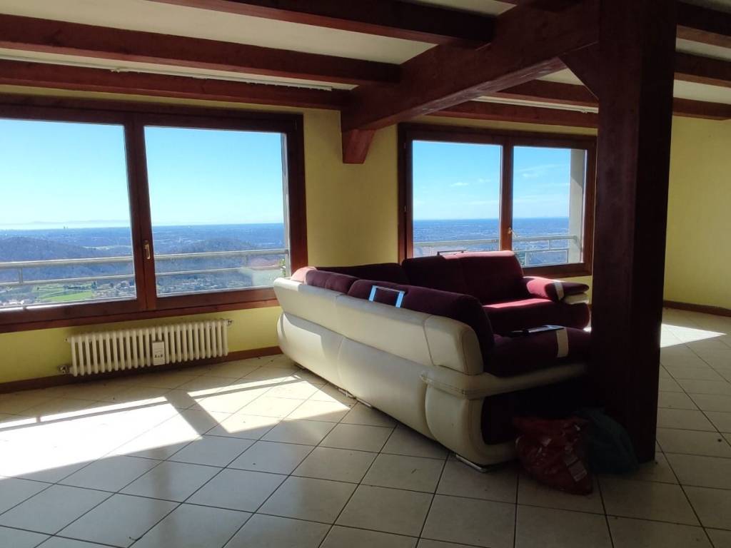 casa indipendente in vendita a Brunate