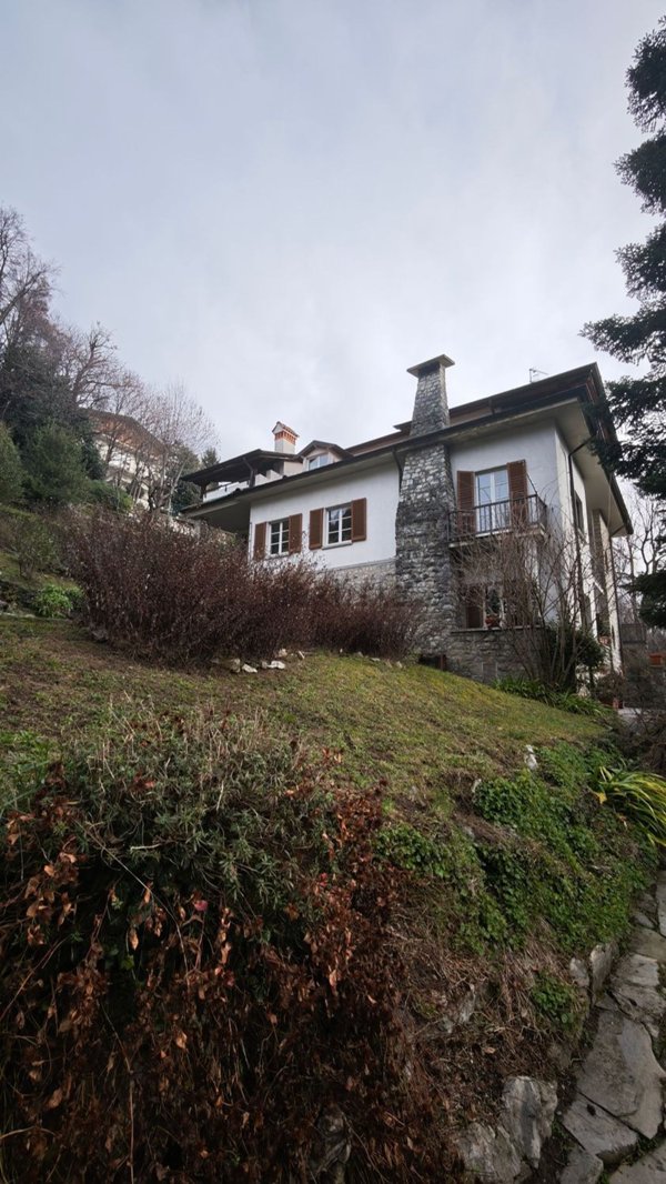 casa indipendente in vendita a Brunate
