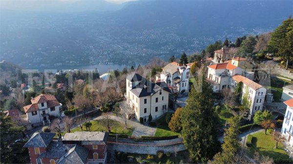 casa indipendente in vendita a Brunate