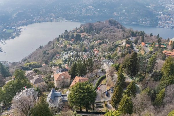 casa indipendente in vendita a Brunate