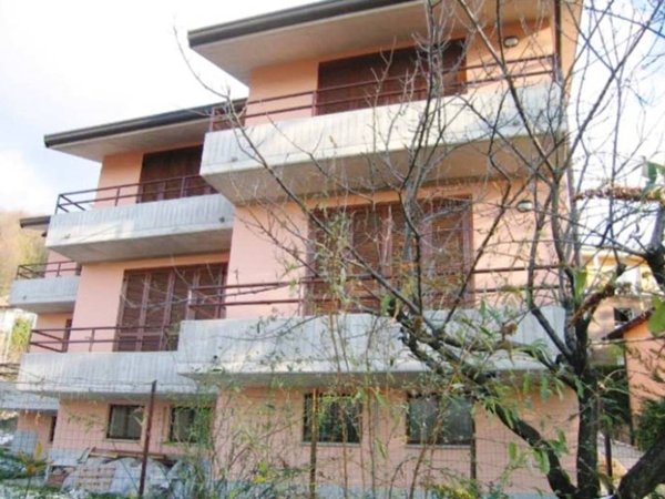casa indipendente in vendita a Brunate