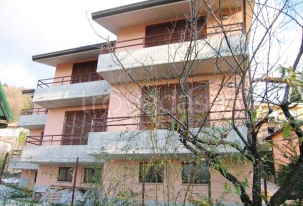 casa indipendente in vendita a Brunate