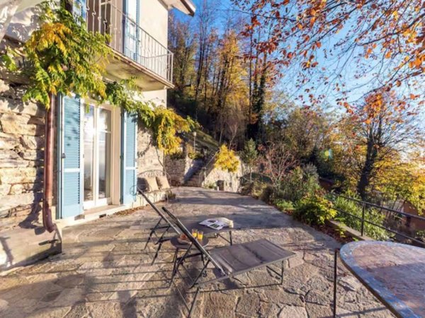 casa indipendente in vendita a Brunate