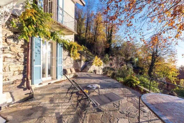 casa indipendente in vendita a Brunate in zona Nidrino