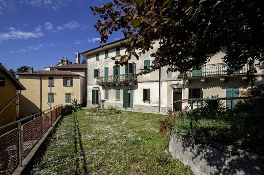 casa indipendente in vendita a Brunate