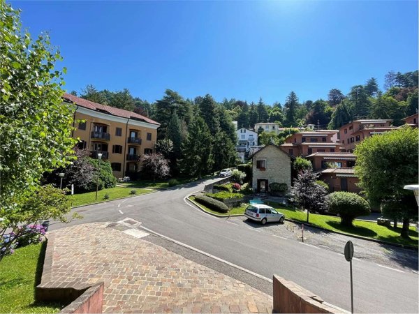 appartamento in vendita a Brunate in zona Nidrino
