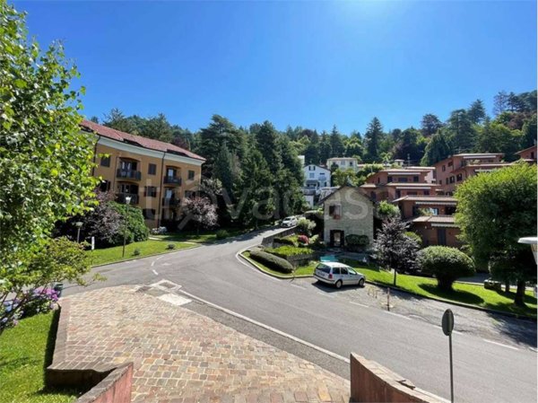 appartamento in vendita a Brunate in zona Nidrino