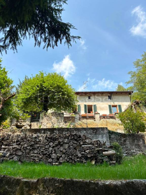 casa indipendente in vendita a Brunate