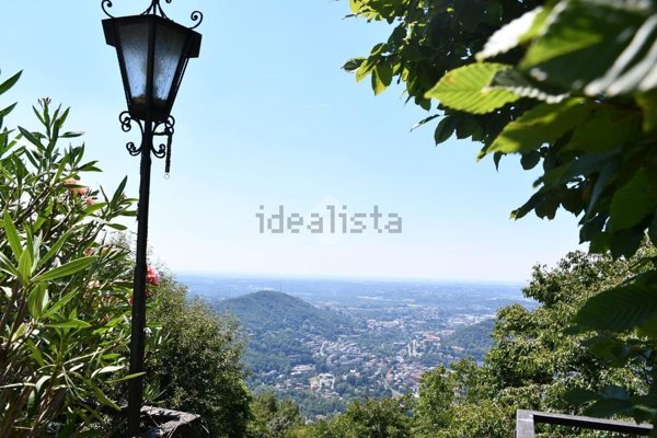 casa indipendente in vendita a Brunate in zona Laghetto