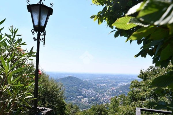 casa indipendente in vendita a Brunate in zona Laghetto