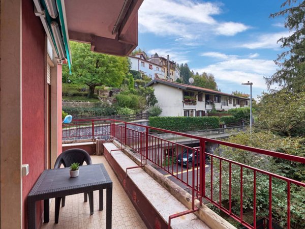 appartamento in vendita a Brunate in zona Laghetto