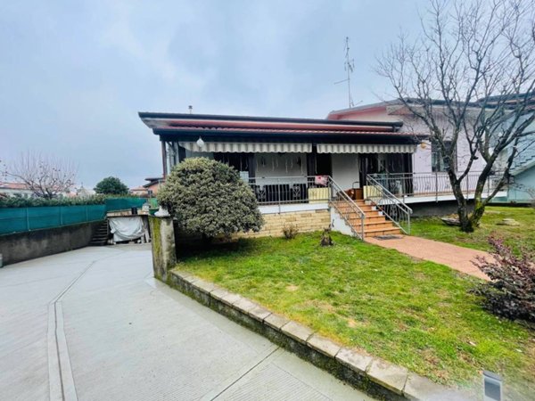 casa indipendente in vendita a Bulgarograsso
