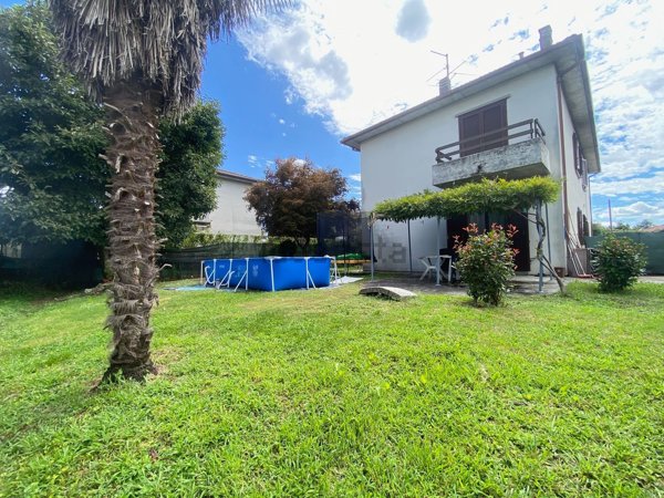 casa indipendente in vendita a Bulgarograsso