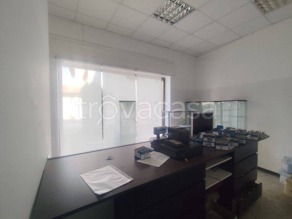 negozio in vendita a Bulgarograsso