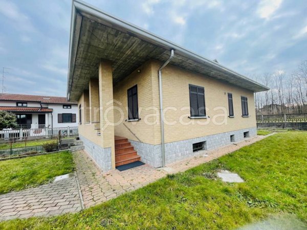 casa indipendente in vendita a Bulgarograsso