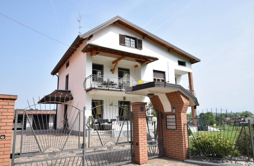 appartamento in vendita a Bulgarograsso