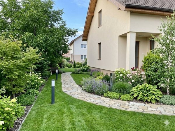casa indipendente in vendita a Bulgarograsso