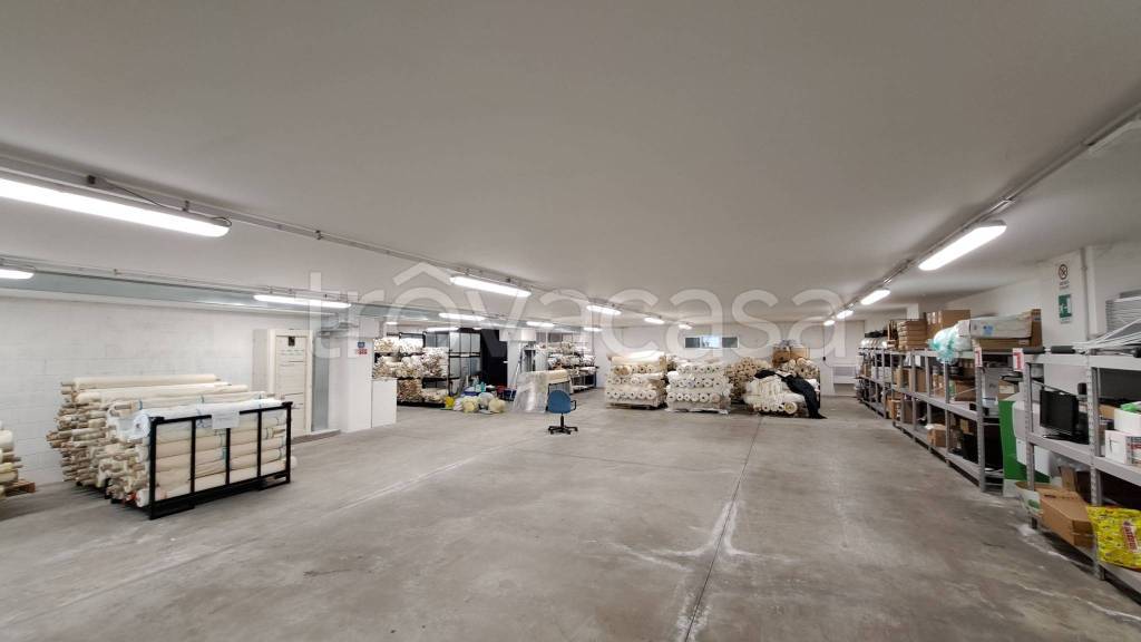 locale commerciale in vendita a Bulgarograsso