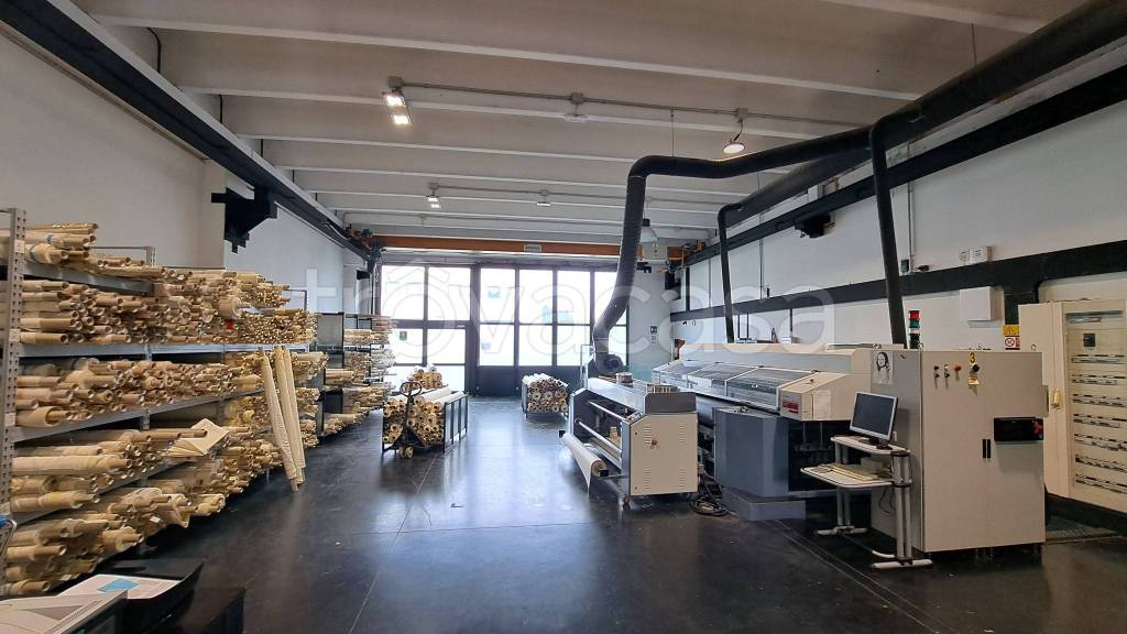 locale commerciale in vendita a Bulgarograsso