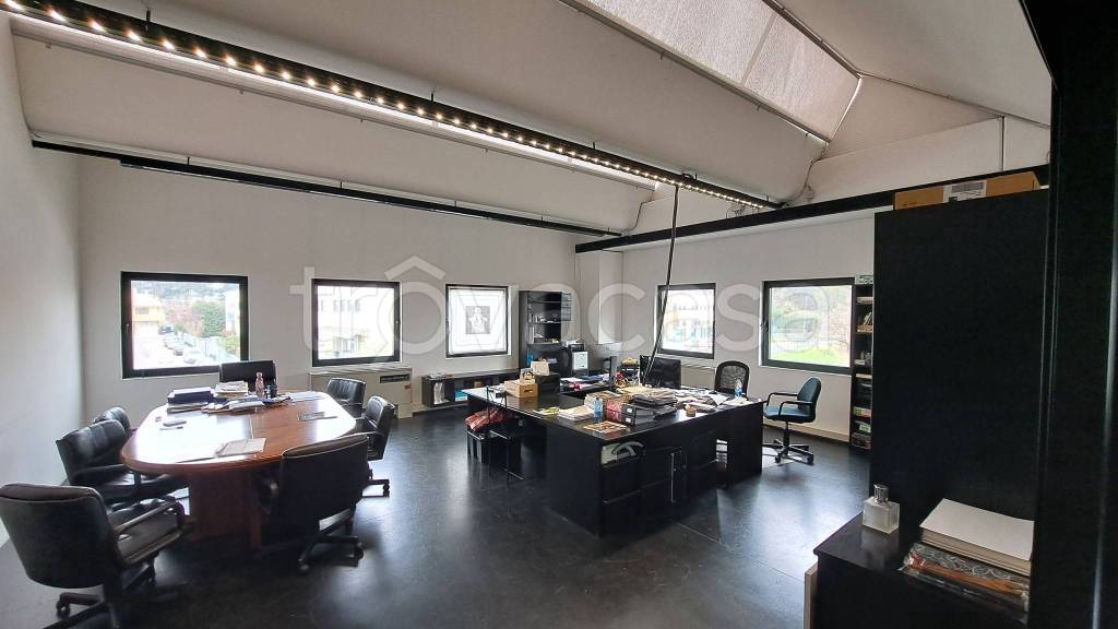 ufficio in vendita a Bulgarograsso