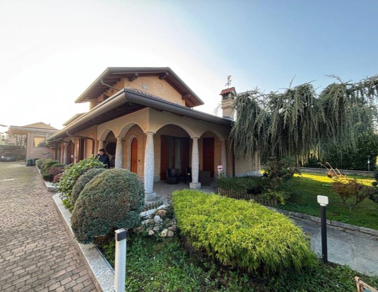 casa indipendente in vendita a Cabiate