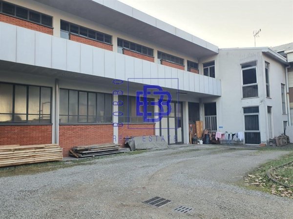 capannone in vendita a Cabiate