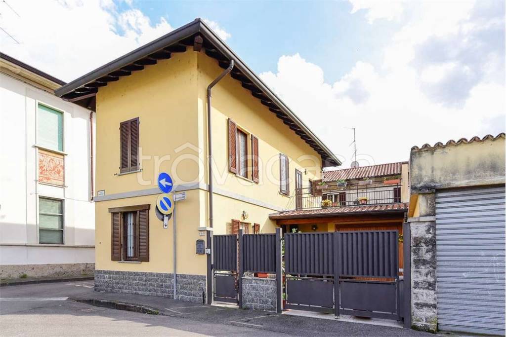 casa indipendente in vendita a Cabiate