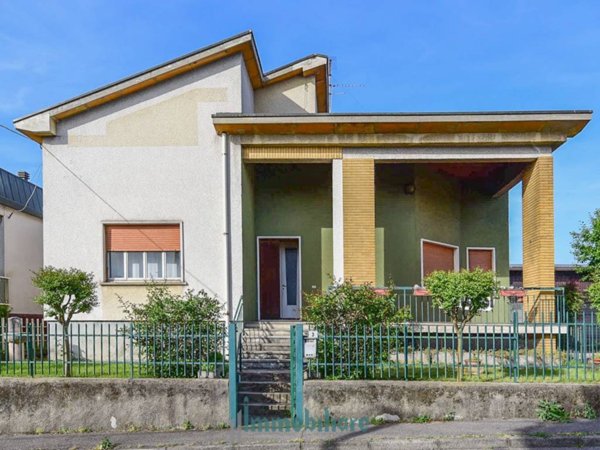casa indipendente in vendita a Cabiate