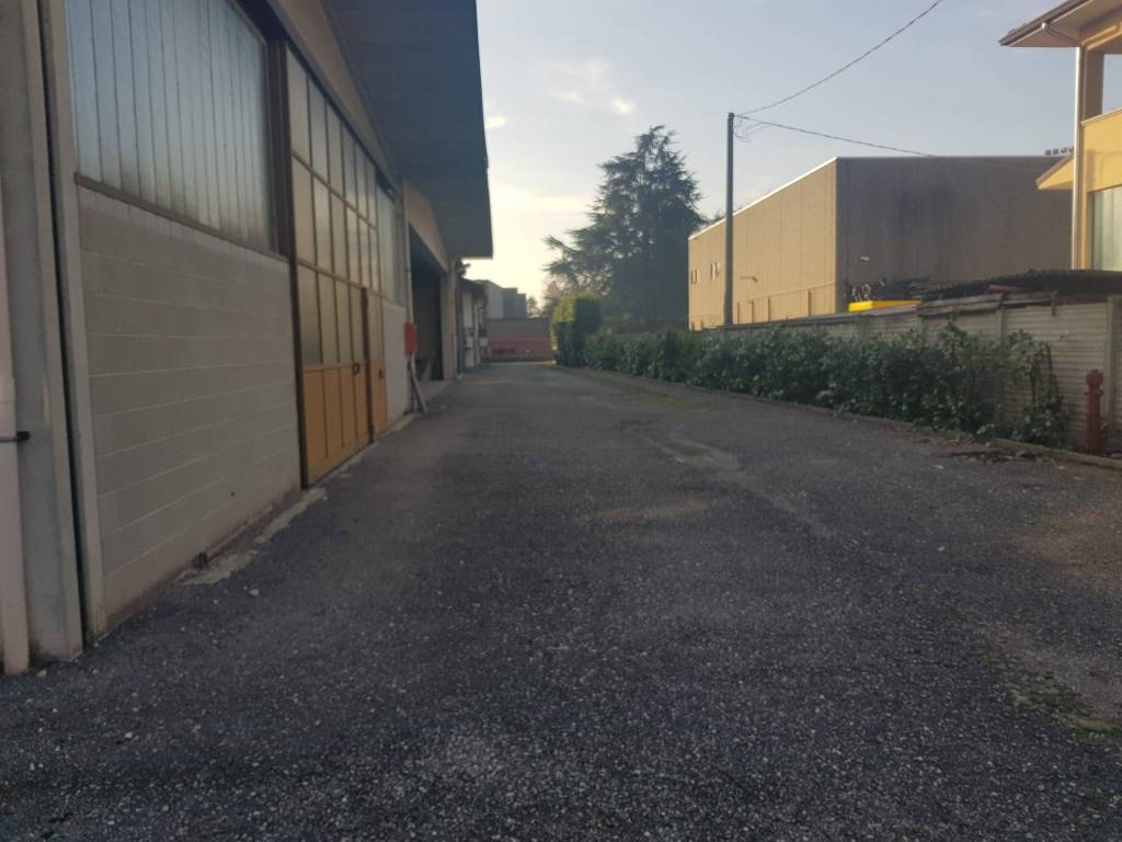locale commerciale in vendita a Cabiate