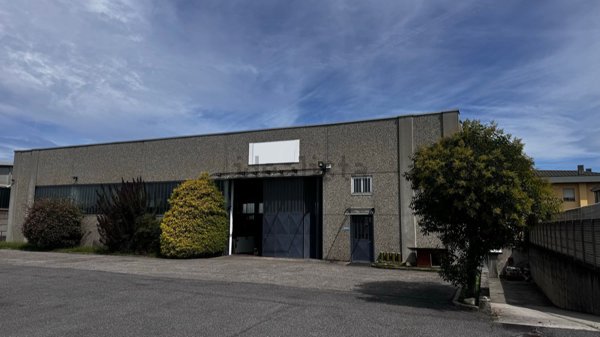 capannone in vendita a Cabiate