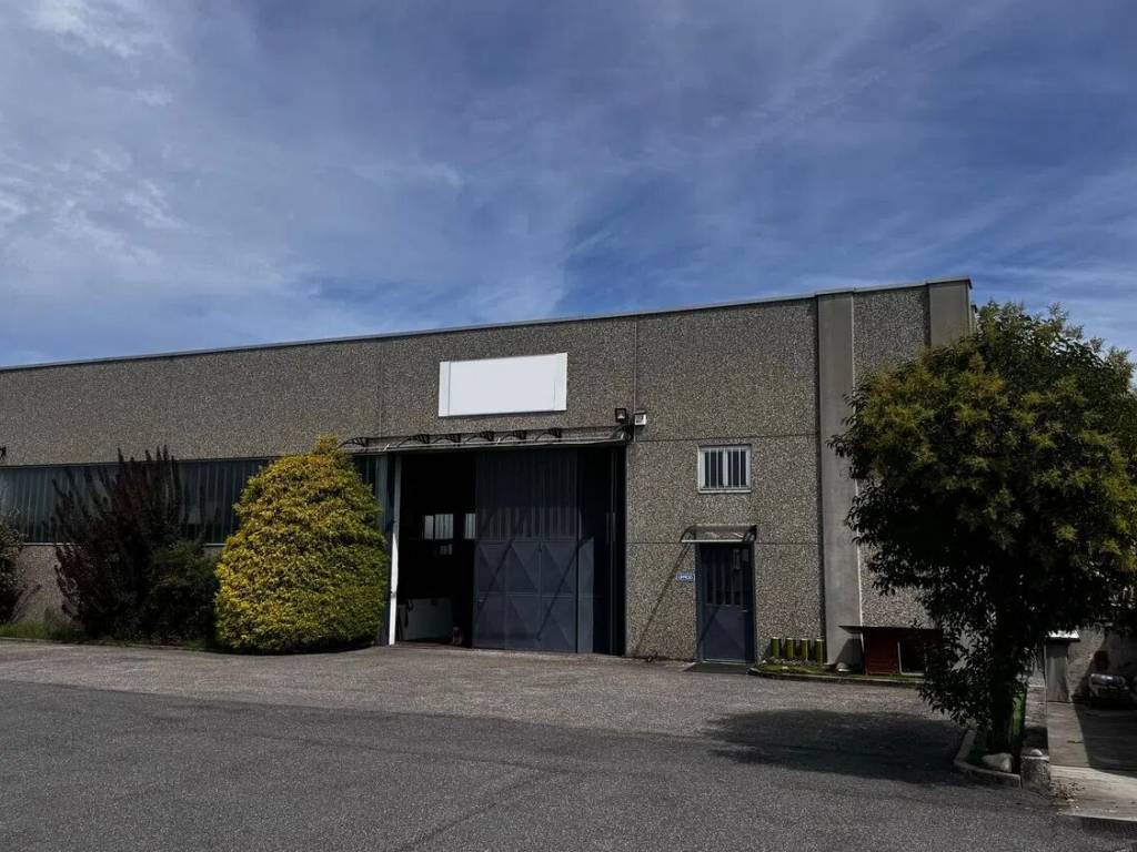 locale commerciale in vendita a Cabiate