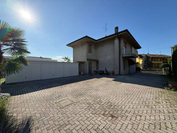 casa indipendente in vendita a Cabiate