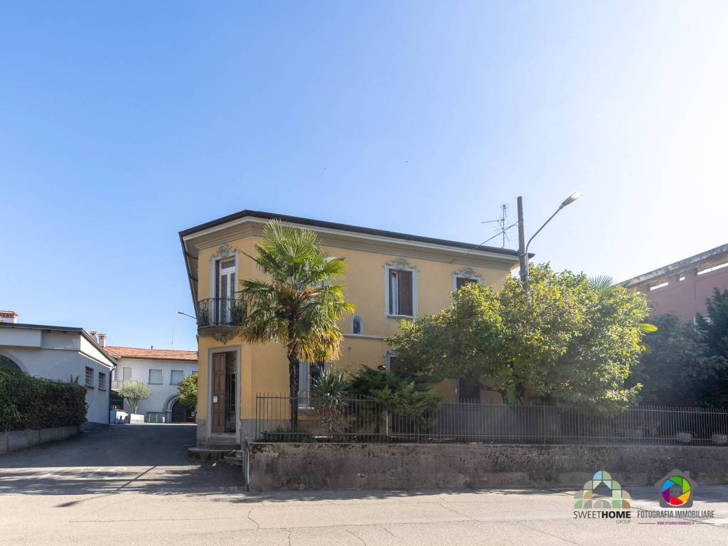 intera palazzina in vendita a Cabiate