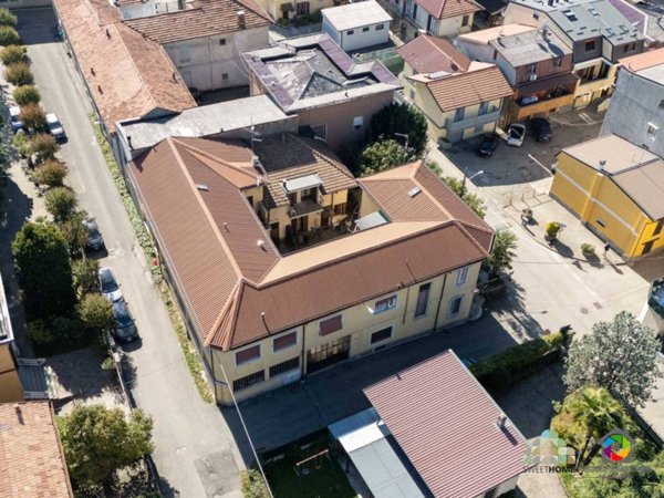 intera palazzina in vendita a Cabiate