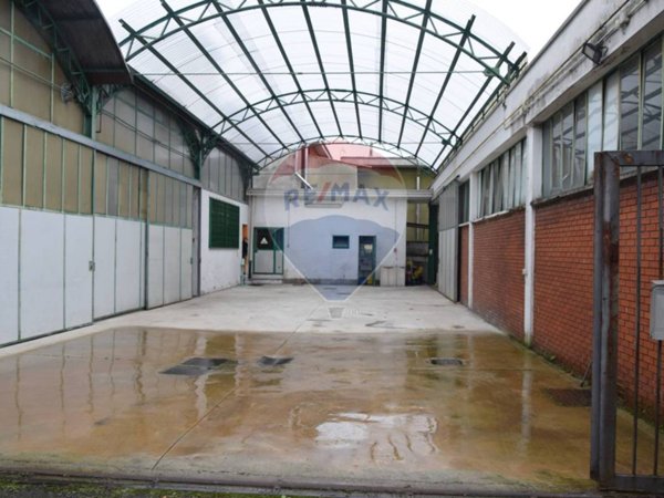 capannone in vendita a Cabiate