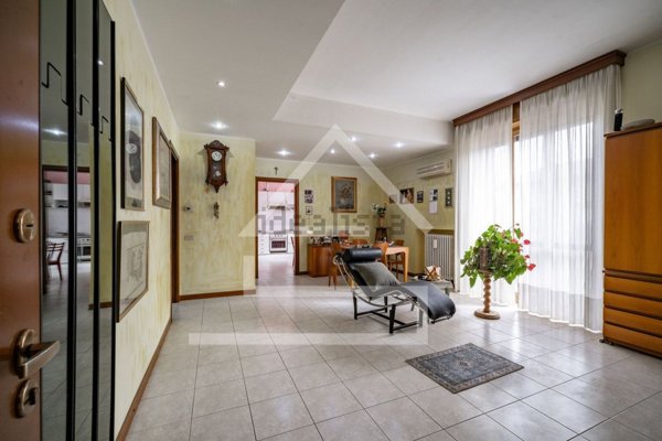 locale di sgombero in vendita a Cabiate