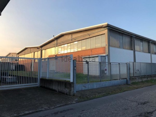 capannone in vendita a Cabiate