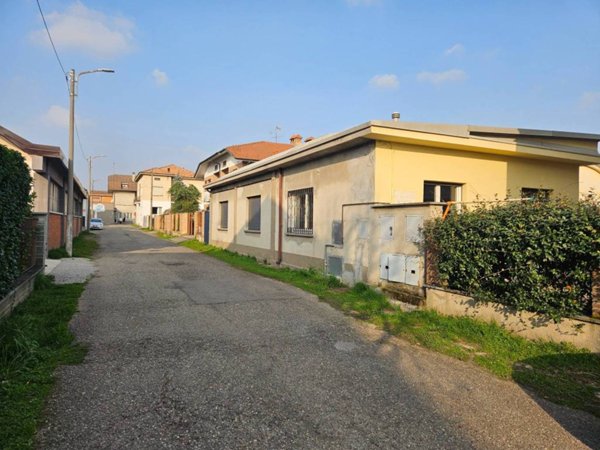 locale commerciale in vendita a Cabiate