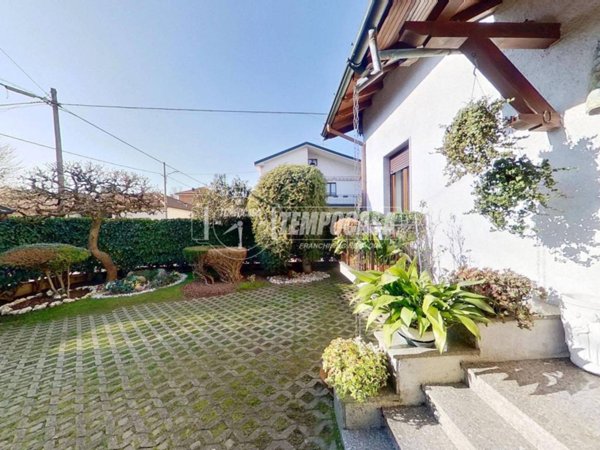 casa indipendente in vendita a Cabiate
