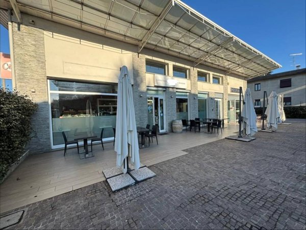 negozio in vendita a Cabiate