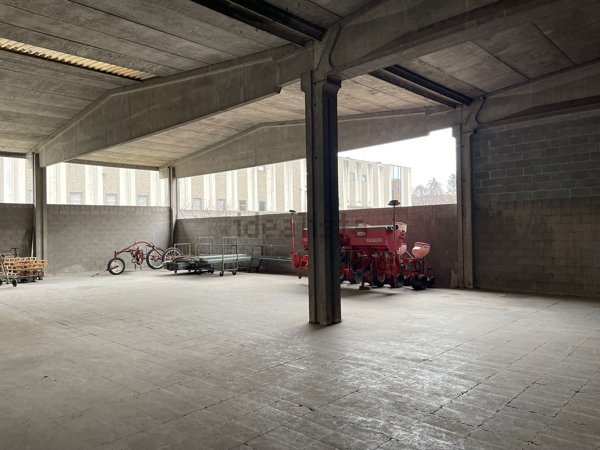 capannone in vendita a Cabiate