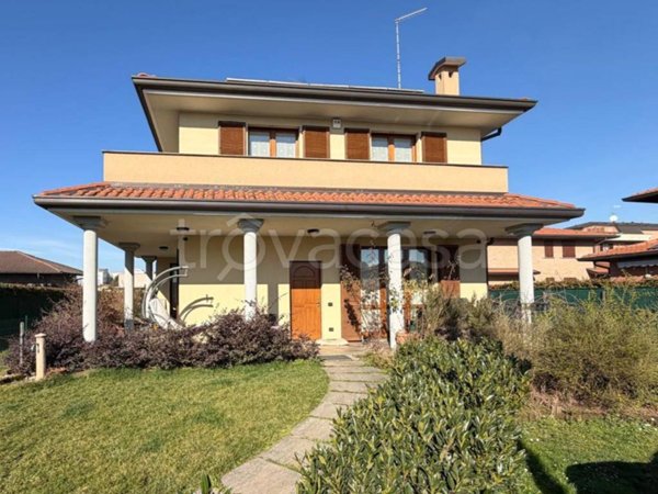 casa indipendente in vendita a Cabiate