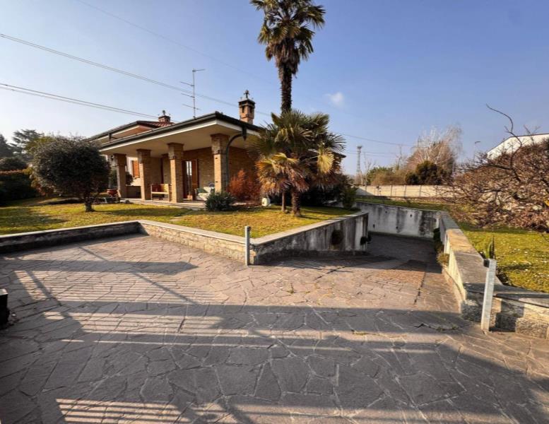 casa indipendente in vendita a Cabiate
