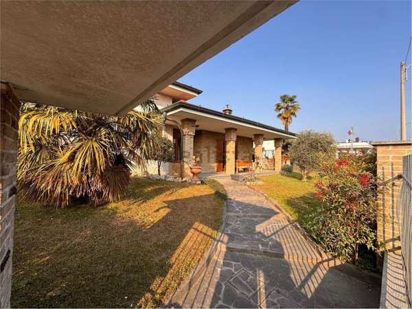 casa indipendente in vendita a Cabiate