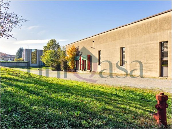 capannone in vendita a Cabiate