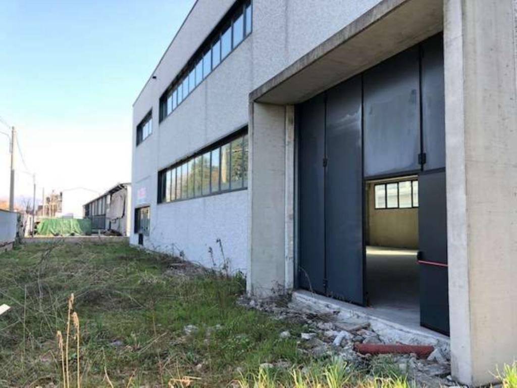 locale commerciale in vendita a Cabiate