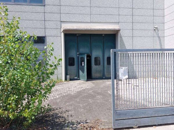 locale commerciale in vendita a Cabiate