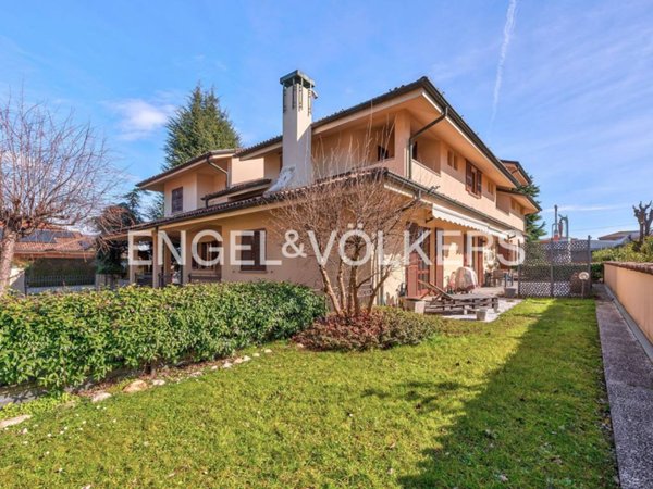 casa indipendente in vendita a Cabiate
