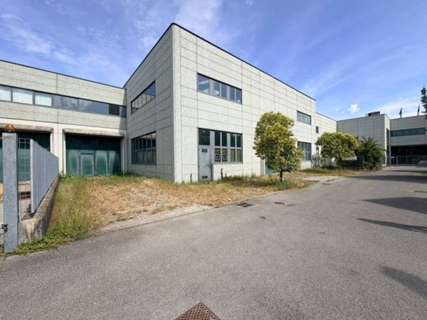 locale commerciale in vendita a Cabiate