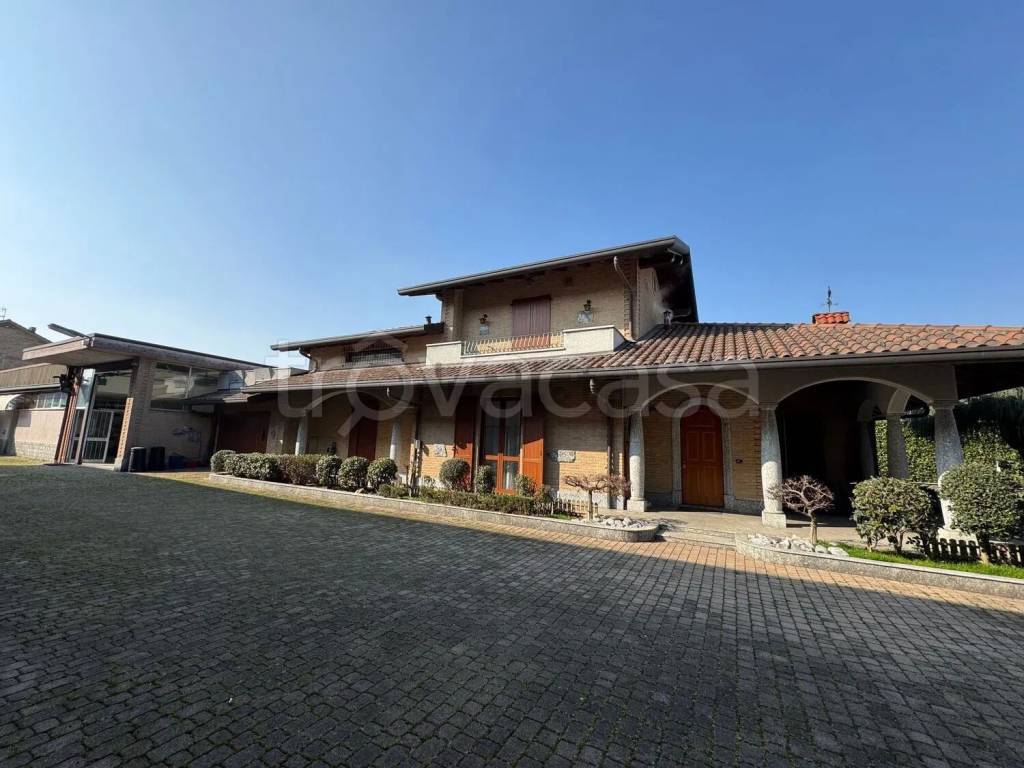 casa indipendente in vendita a Cabiate